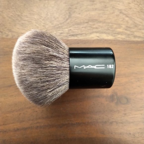 Mac Cosmetics 182 SYNTHETIC BUFFER BRUSH - Picture 1 of 1